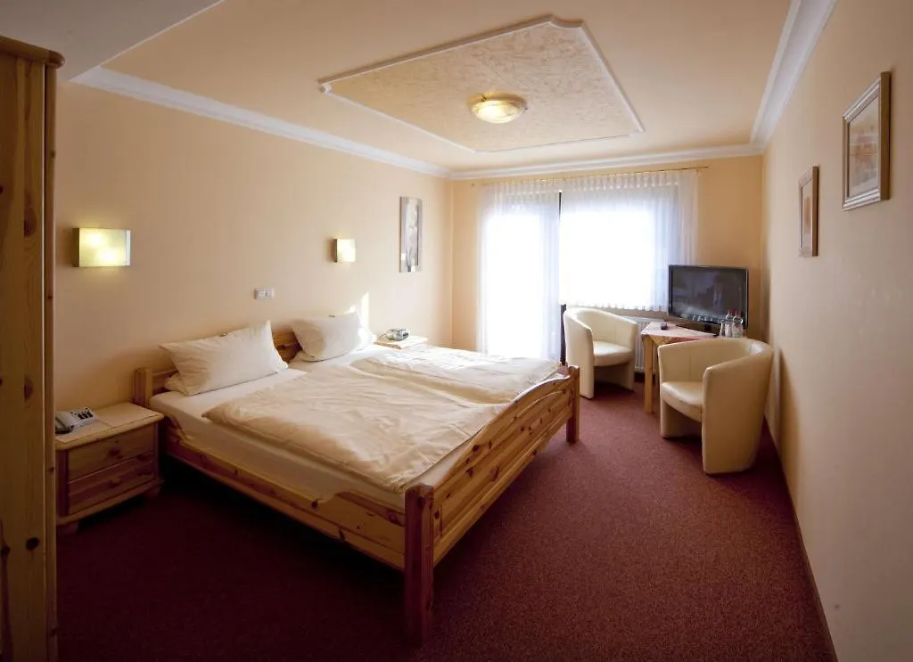 Landgasthof - Hotel zum Stern Linden  3*, Linden (Neustadt (Aisch))