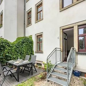 https://spaciousliving-deluxe-apartment-near-elbeairport.dresdenhotels.net