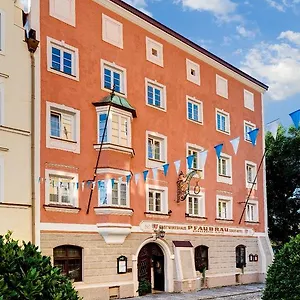 Altstadt- Und Businesshotel Pfaubraeu - Brauereigasthof - Fruehstuecksbuffet - Kostenfreie Radgarage - Hunde Willkommen Trostberg an der Alz